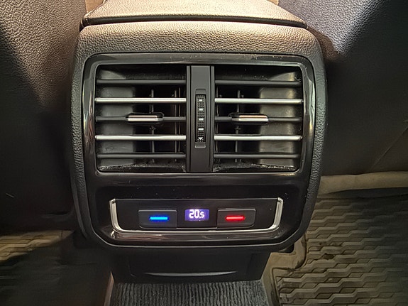 Volkswagen Passat 14 of 30