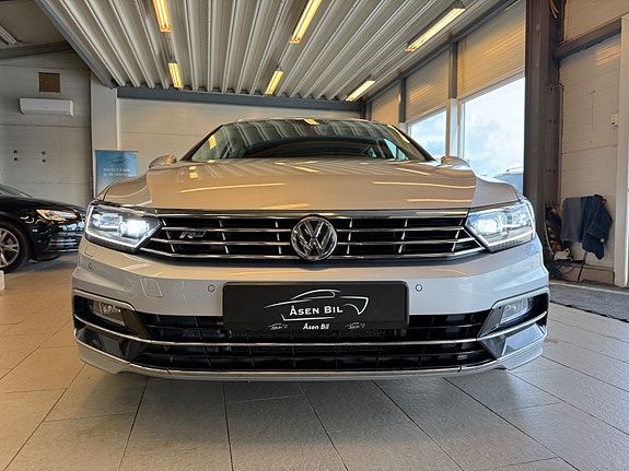 Volkswagen Passat 4 of 30