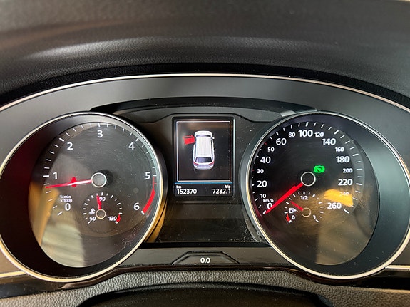 Volkswagen Passat 22 of 30