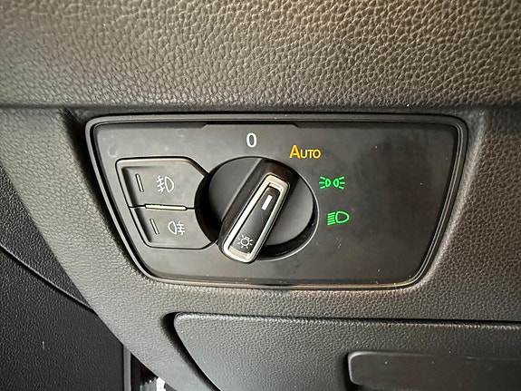 Volkswagen Passat 18 of 30