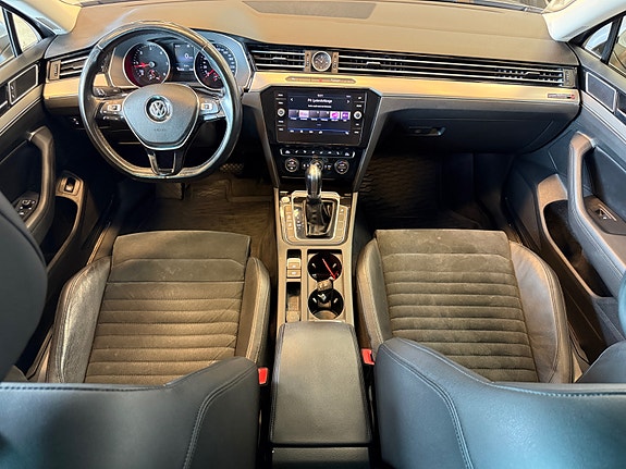 Volkswagen Passat 16 of 30