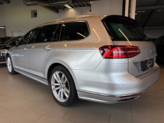 Volkswagen Passat 5 of 30