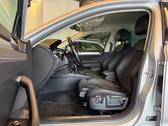 Volkswagen Passat 10 of 30