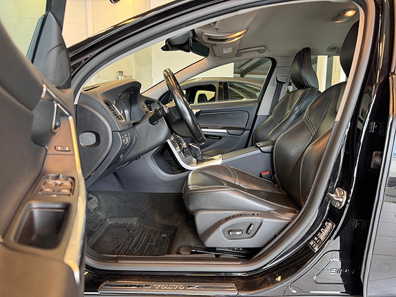 Volvo V60 8 of 28