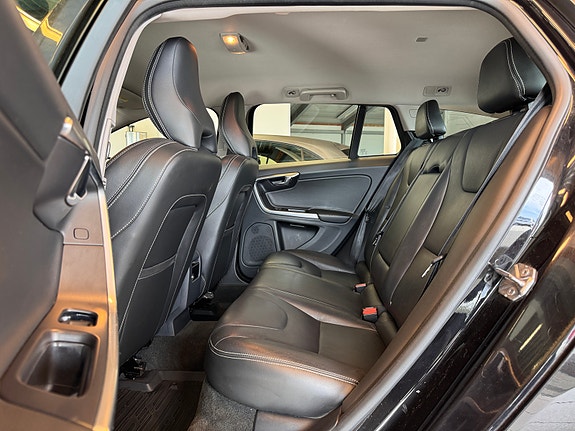 Volvo V60 11 of 28