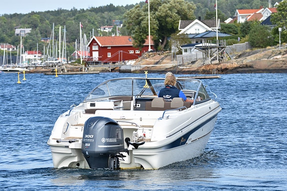 Yamarin 79 DC m/ Yamaha F300. Ankervinsj. Baugpropell. Landstrøm. Kun 356 timer! 5 of 30