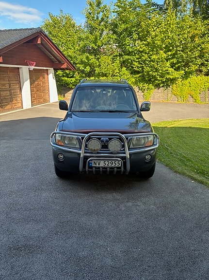 Mitsubishi Pajero 4 of 10