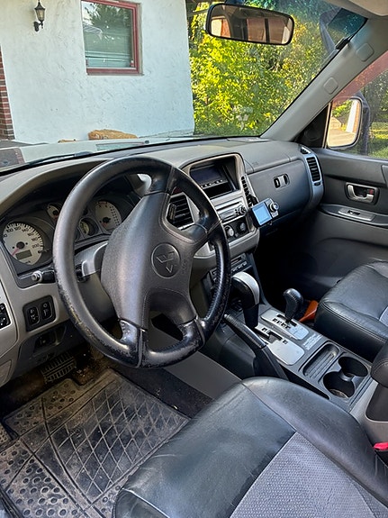 Mitsubishi Pajero 6 of 10