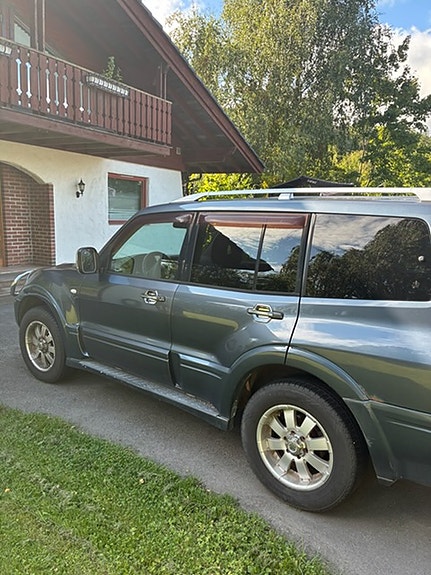 Mitsubishi Pajero 3 of 10