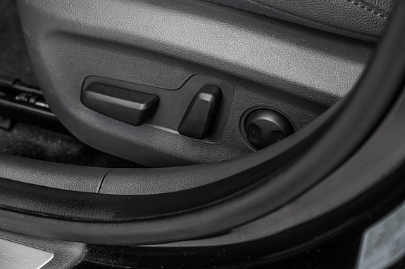 Hyundai IONIQ 12 of 28