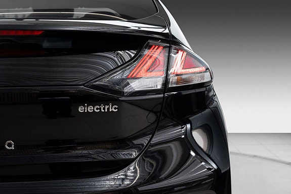 Hyundai IONIQ 10 of 28