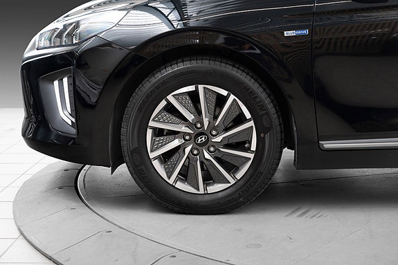 Hyundai IONIQ 8 of 28