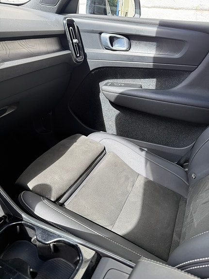 Volvo XC40 12 of 30