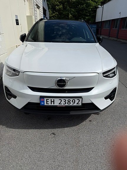 Volvo XC40 2 of 30