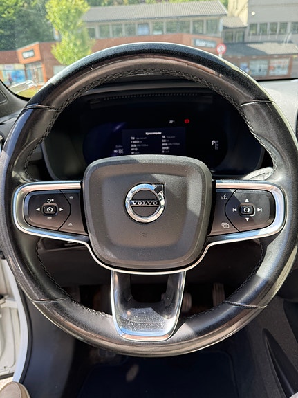 Volvo XC40 10 of 30