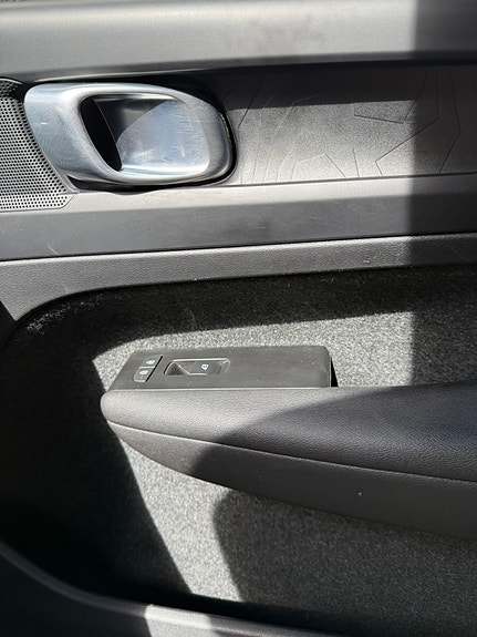Volvo XC40 14 of 30