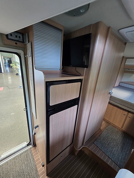 Sunlight Capron T 69 L / T 449 / T 738 9 of 21