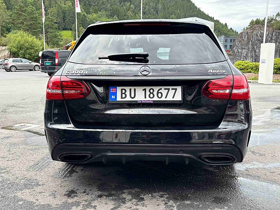 Mercedes-Benz C300 d 4 of 21