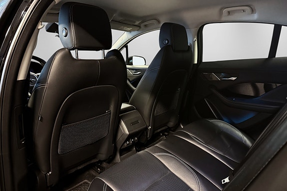 Jaguar I-PACE 27 of 30