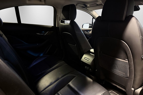 Jaguar I-PACE 25 of 30