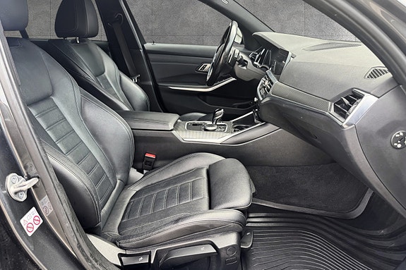 BMW 330e 14 of 30