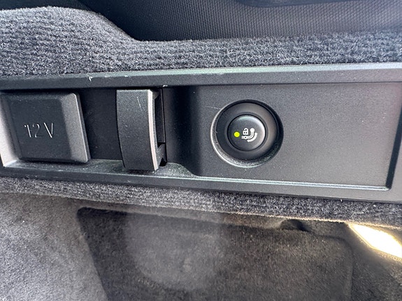 BMW 330e 10 of 30