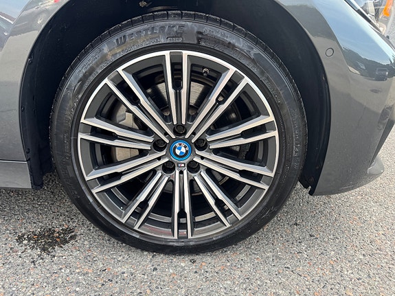 BMW 330e 9 of 30