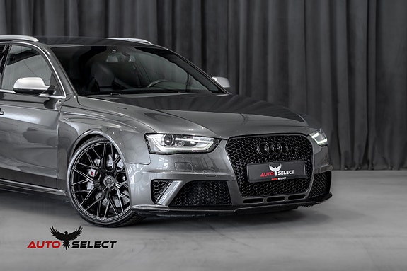 Audi RS4 2 of 30