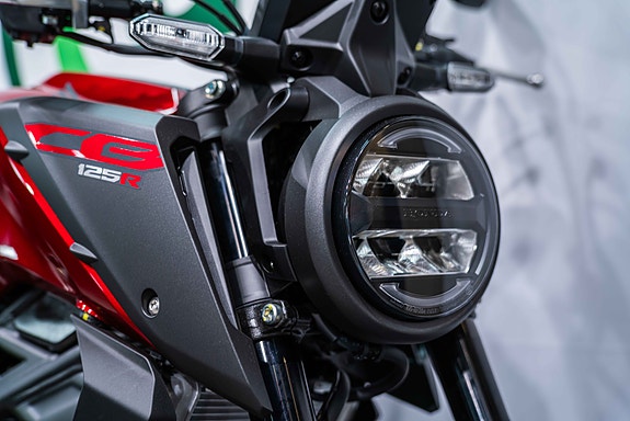 Honda CB125R - 10.000 kroner rabatt på nye overliggere! 15 of 22