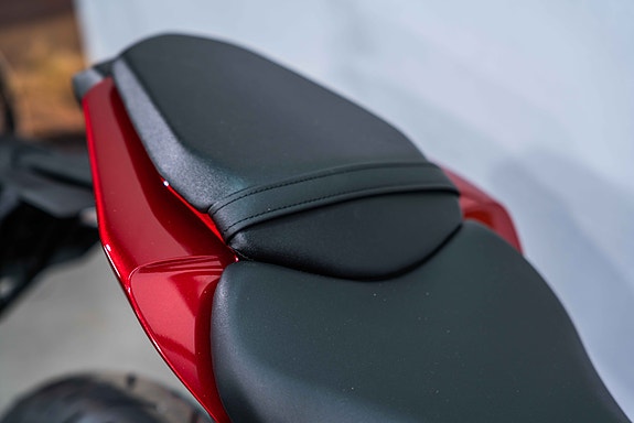 Honda CB125R - 10.000 kroner rabatt på nye overliggere! 9 of 22