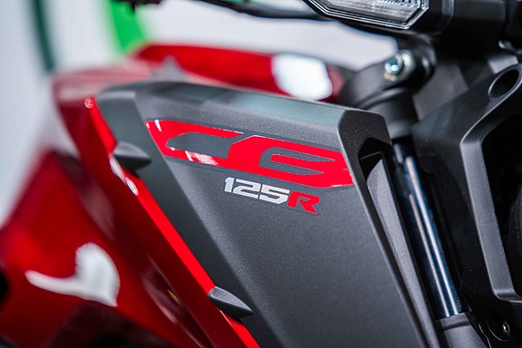 Honda CB125R - 10.000 kroner rabatt på nye overliggere! 17 of 22