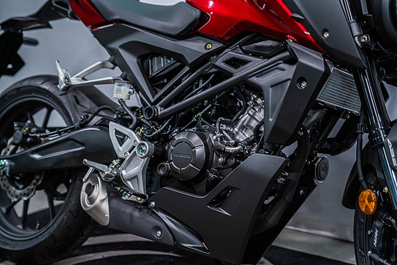 Honda CB125R - 10.000 kroner rabatt på nye overliggere! 20 of 22