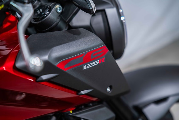 Honda CB125R - 10.000 kroner rabatt på nye overliggere! 8 of 22