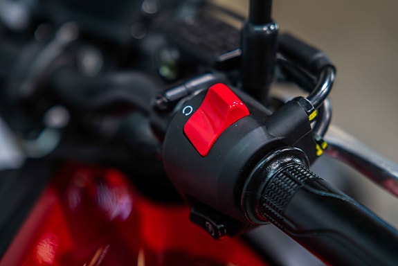 Honda CB125R - 10.000 kroner rabatt på nye overliggere! 16 of 22
