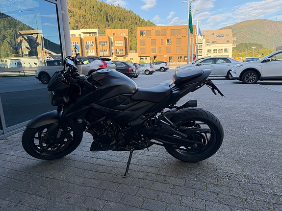 Suzuki GSX-S 750 6 of 9