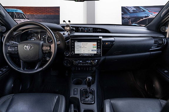 Toyota HiLux 22 of 30