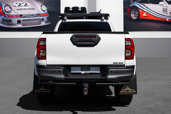 Toyota HiLux 11 of 30