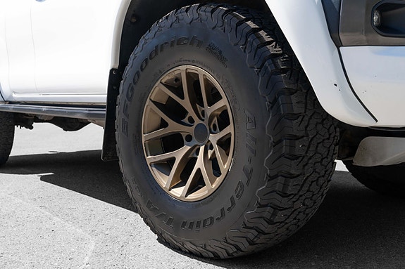 Toyota HiLux 18 of 30