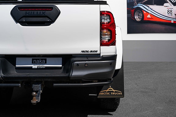 Toyota HiLux 10 of 30