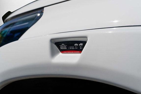 Toyota HiLux 20 of 30