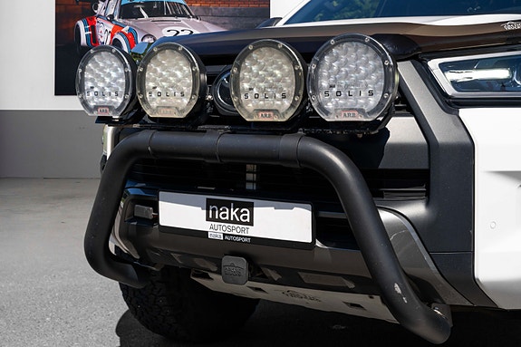 Toyota HiLux 17 of 30