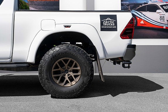 Toyota HiLux 7 of 30