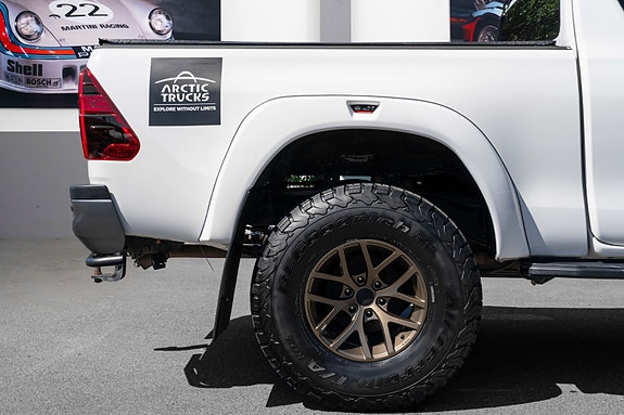 Toyota HiLux 9 of 30