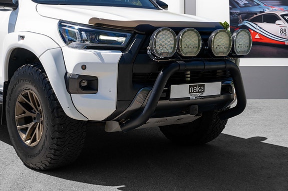 Toyota HiLux 3 of 30