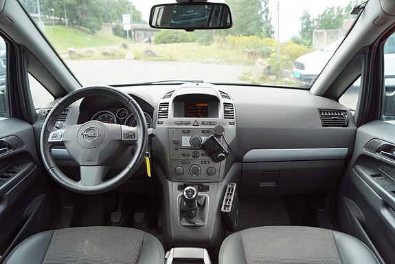 Opel Zafira 9 of 28