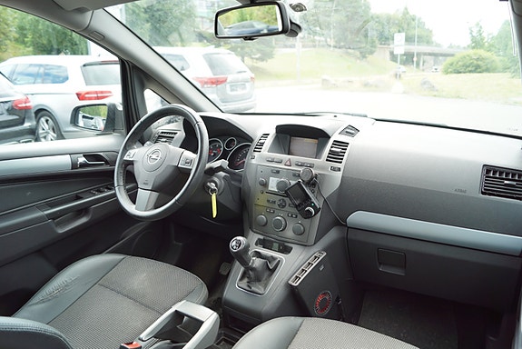 Opel Zafira 10 of 28