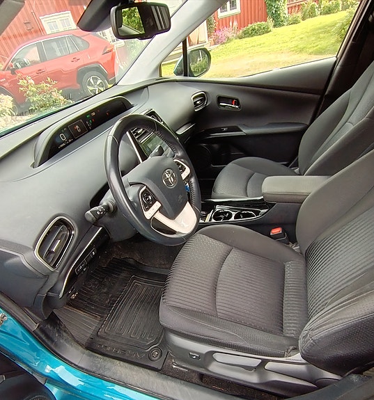 Toyota Prius Plug-in Hybrid 8 of 14