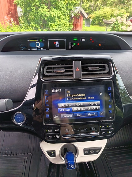 Toyota Prius Plug-in Hybrid 10 of 14