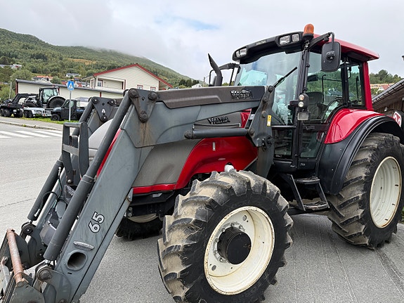 Valtra T150 2 of 22