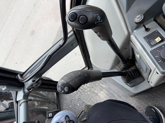 Valtra T150 15 of 22